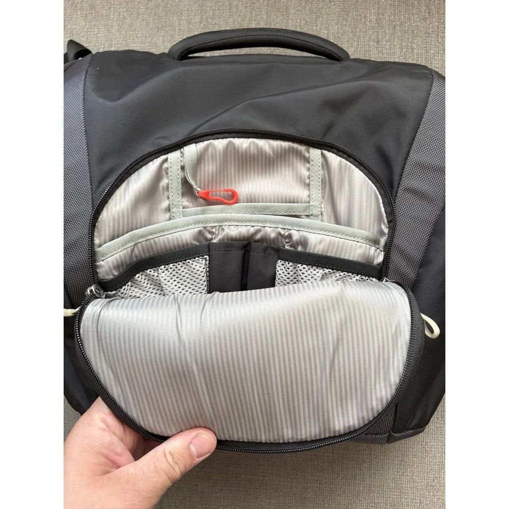 Osprey Contrail 22L Courier Messenger Bag with Shoulder Carry Strap - Black